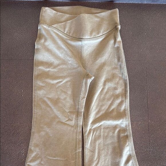 Old Navy Bundle of Black and Green High-Waist  Cross Over Flare Leggings size XS - Picture 4 of 9